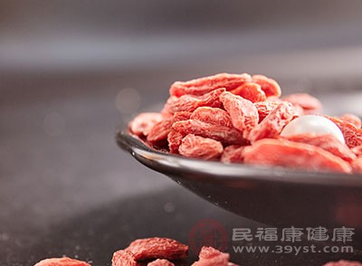 红枸杞和黑枸杞有什么区别 为什么黑枸杞比红枸杞贵很多-血管微语