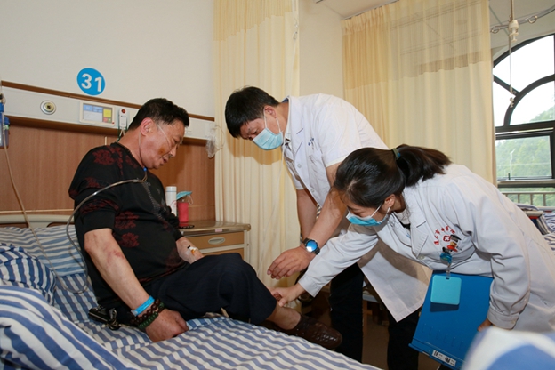中医药专家走基层暨革命老区送学术送医疗活动走进贵州遵义市 - 血管微语-血管微语